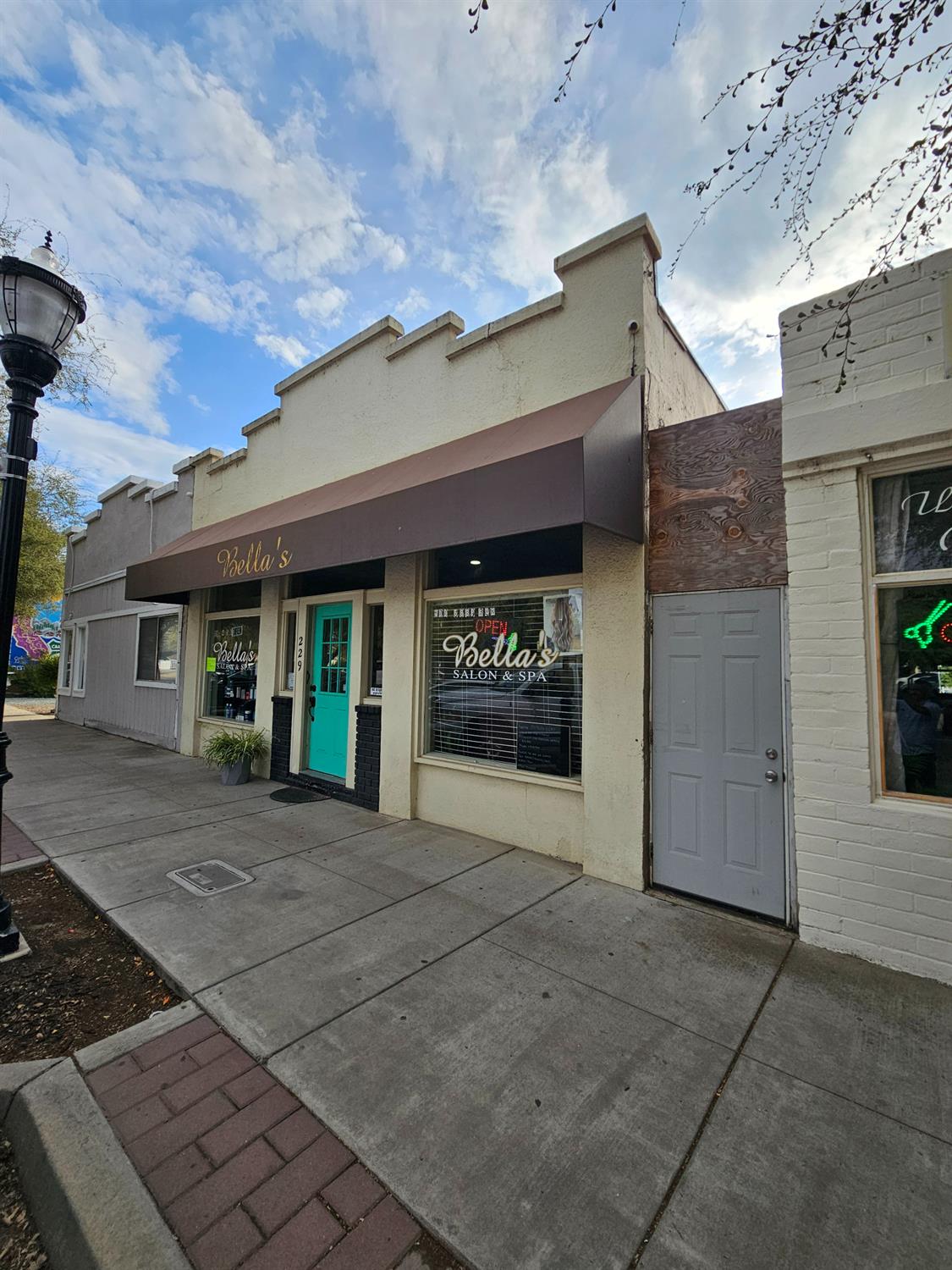 229 E St, Waterford, CA 95386