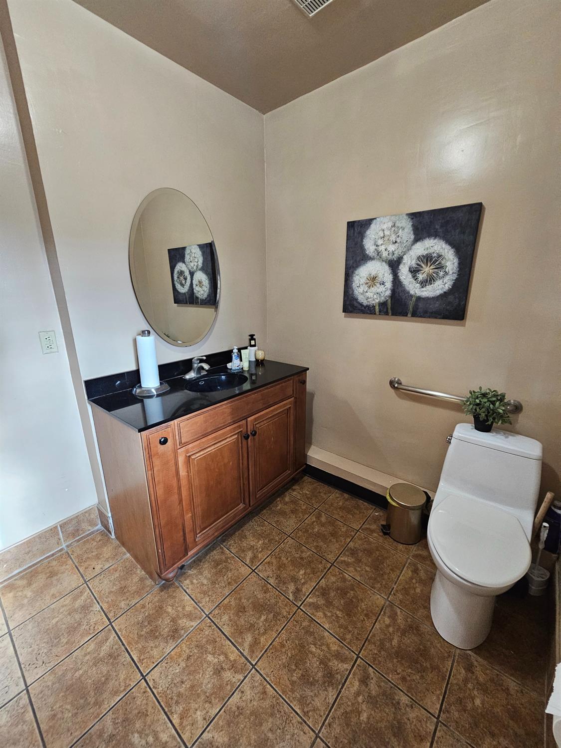 229 E St, Waterford, CA 95386