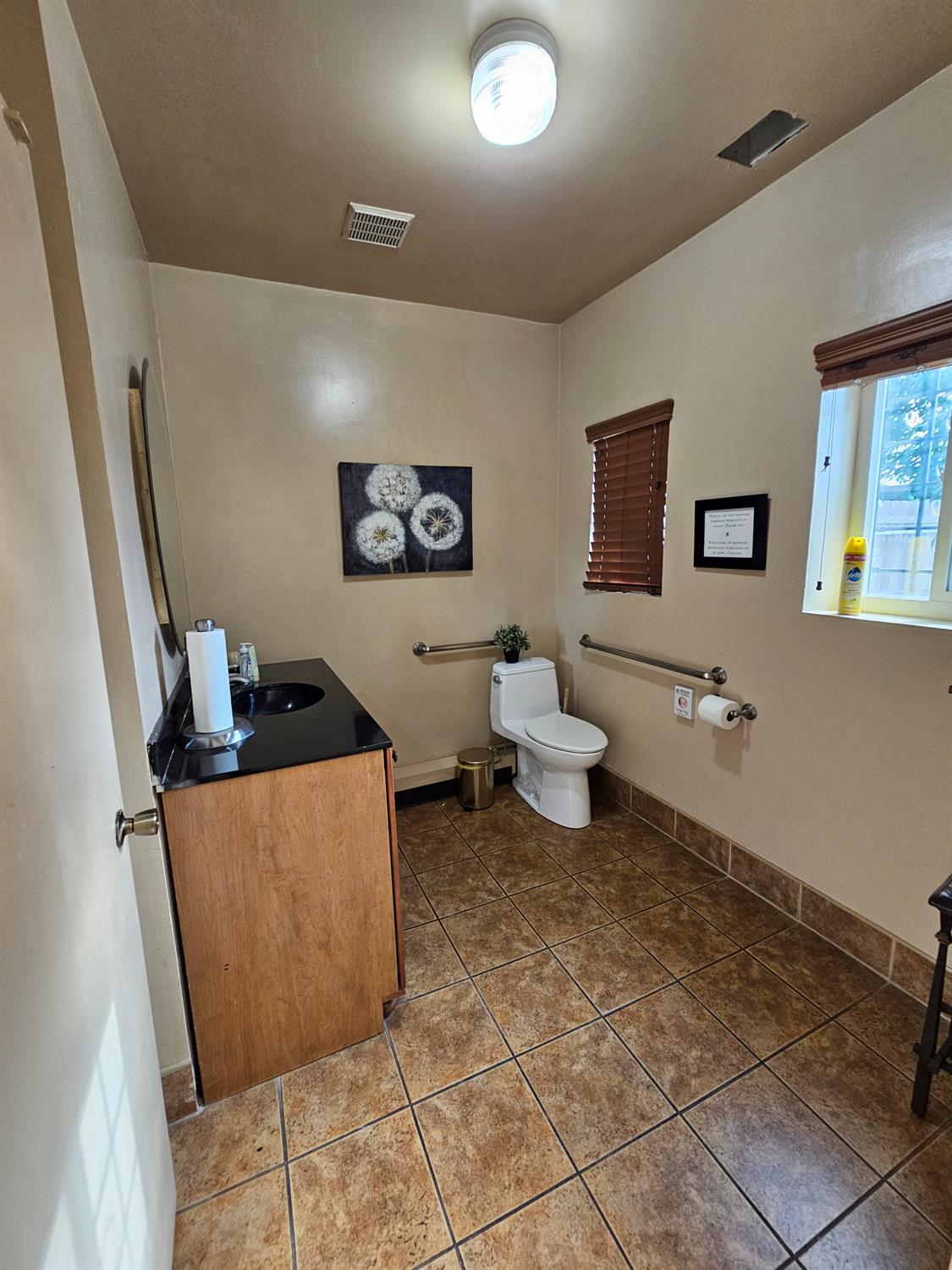 229 E St, Waterford, CA 95386