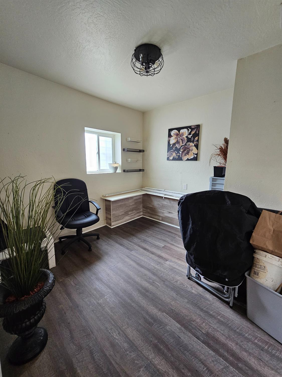 229 E St, Waterford, CA 95386