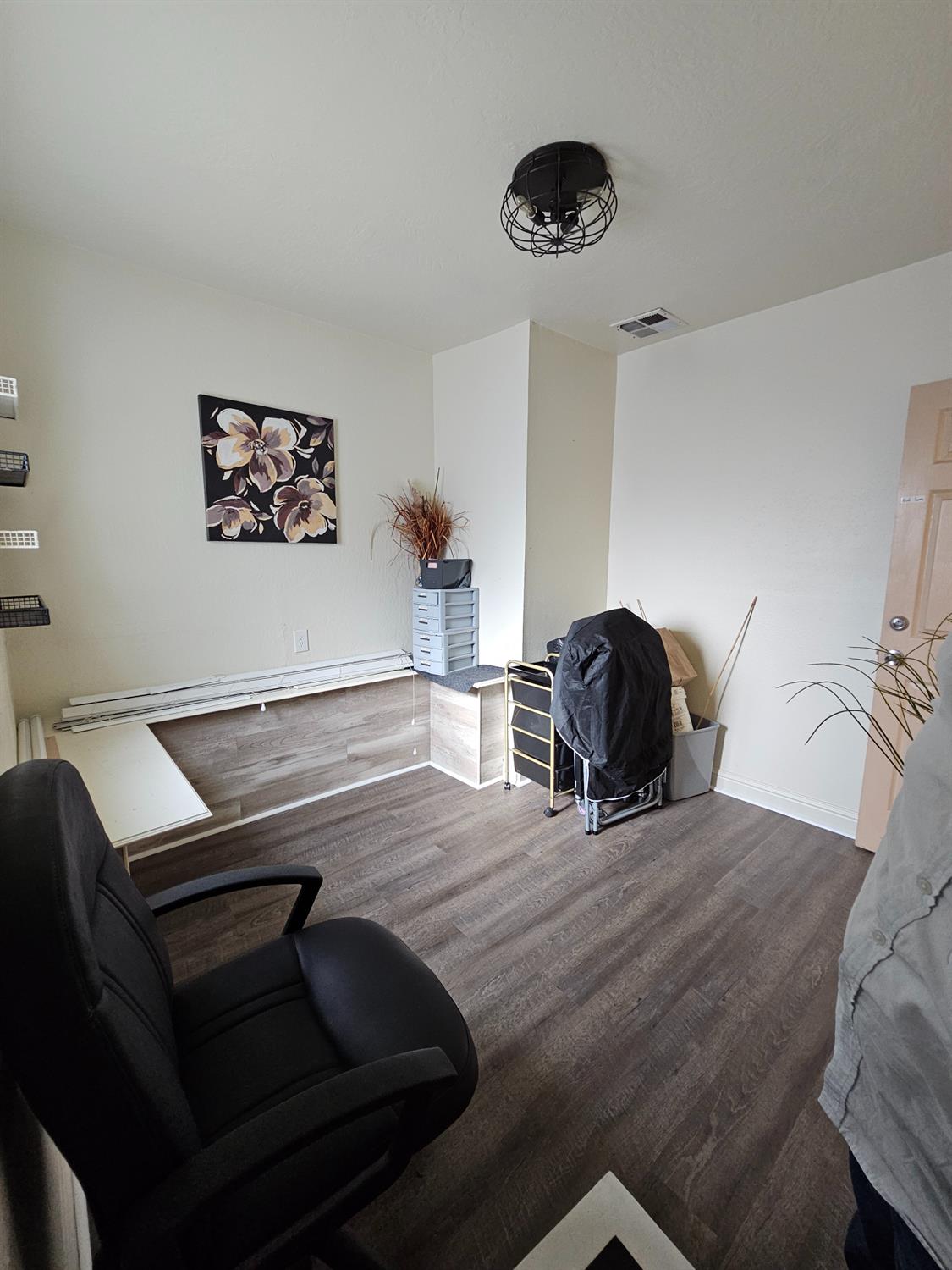 229 E St, Waterford, CA 95386