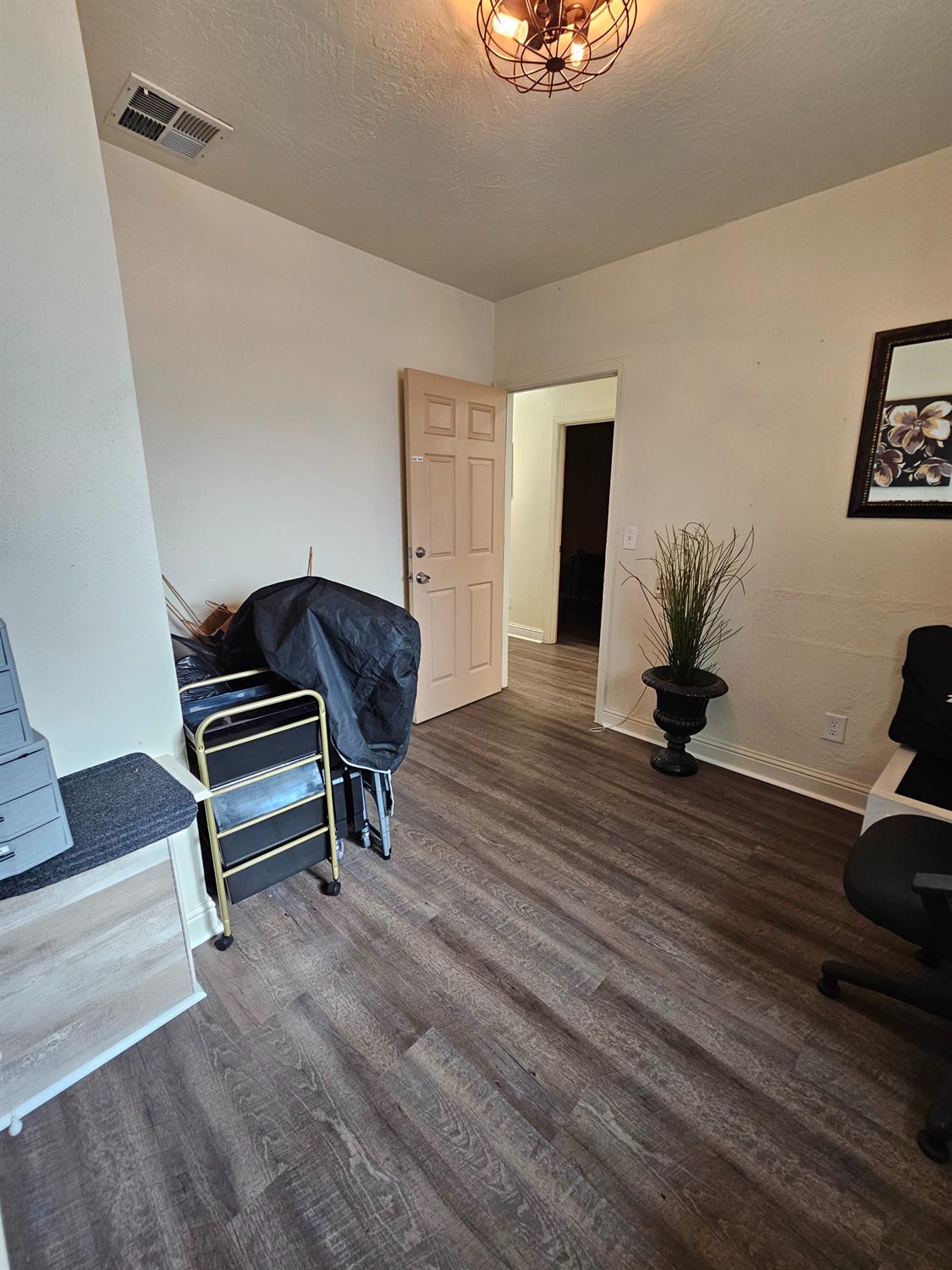 229 E St, Waterford, CA 95386