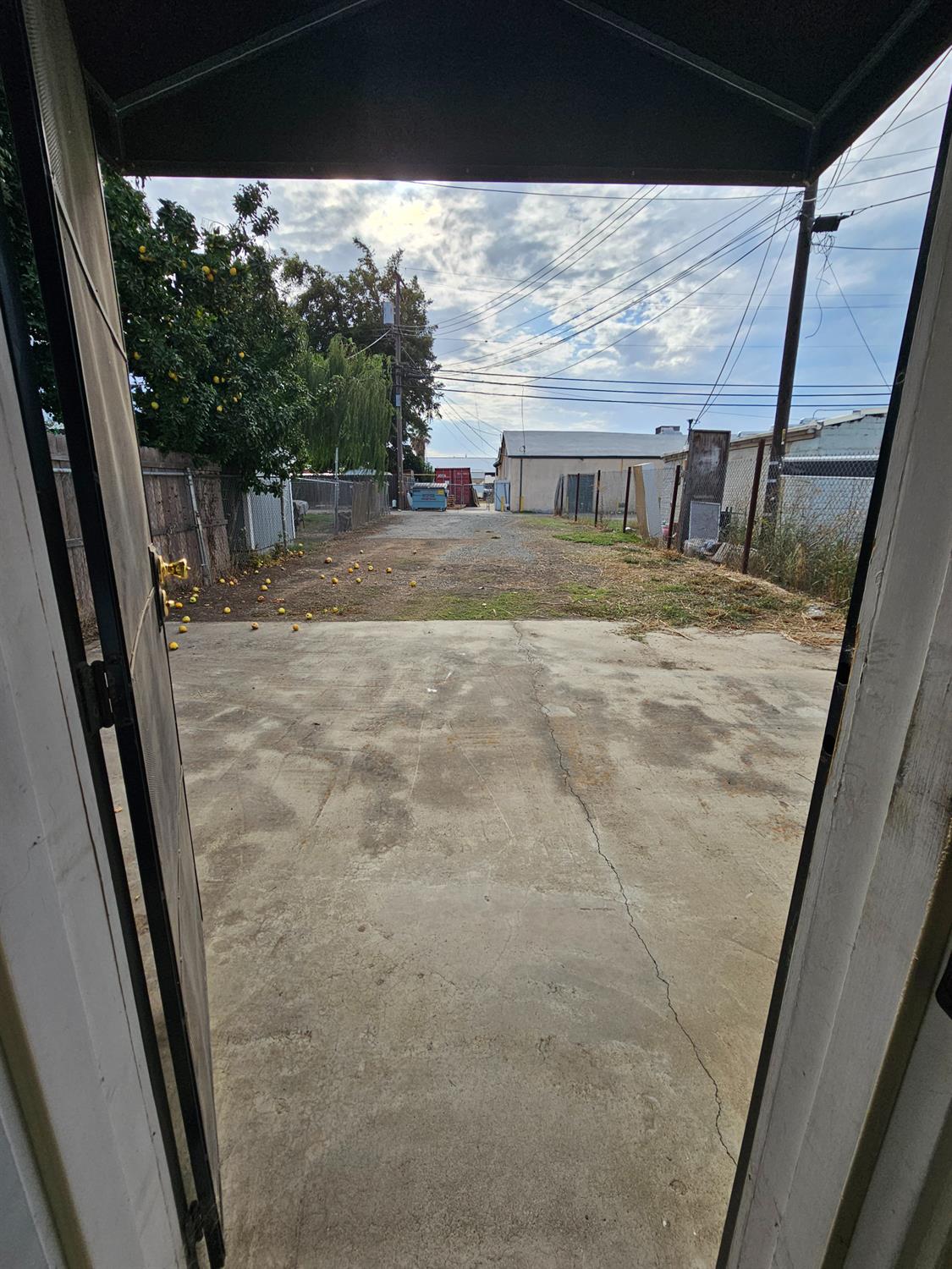 229 E St, Waterford, CA 95386