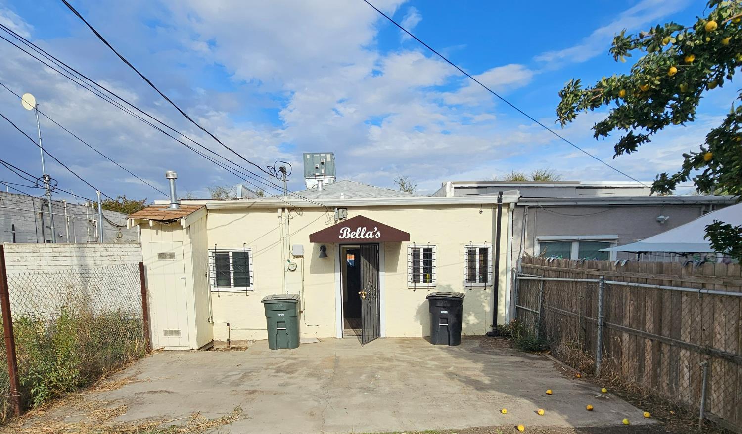 229 E St, Waterford, CA 95386