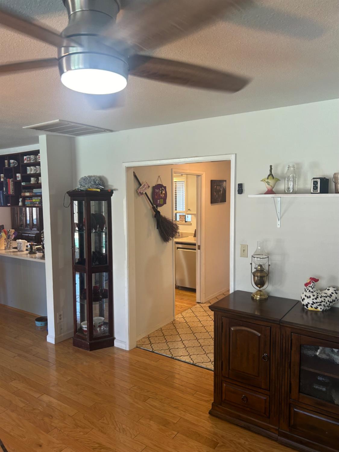 1229 Eastridge Dr, Modesto, CA 95355