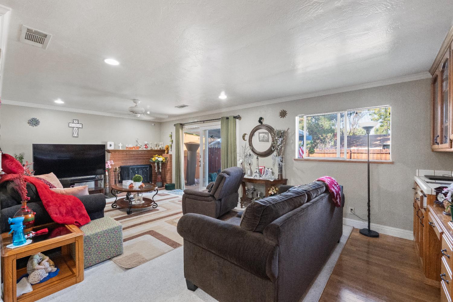 161 Ribier Ave, Modesto, CA 95350