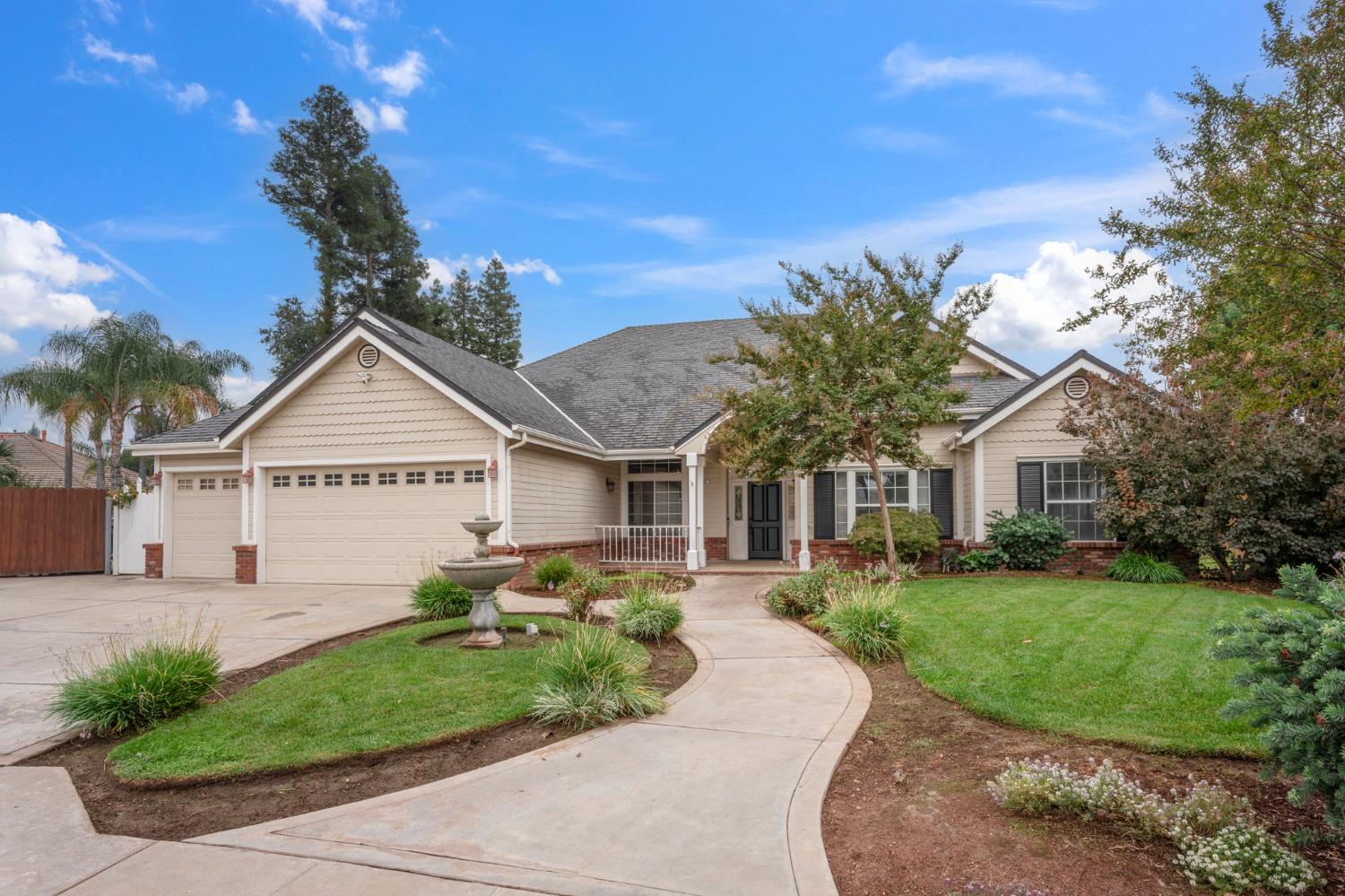 602 Fallbrook Ave, Clovis, CA 93611