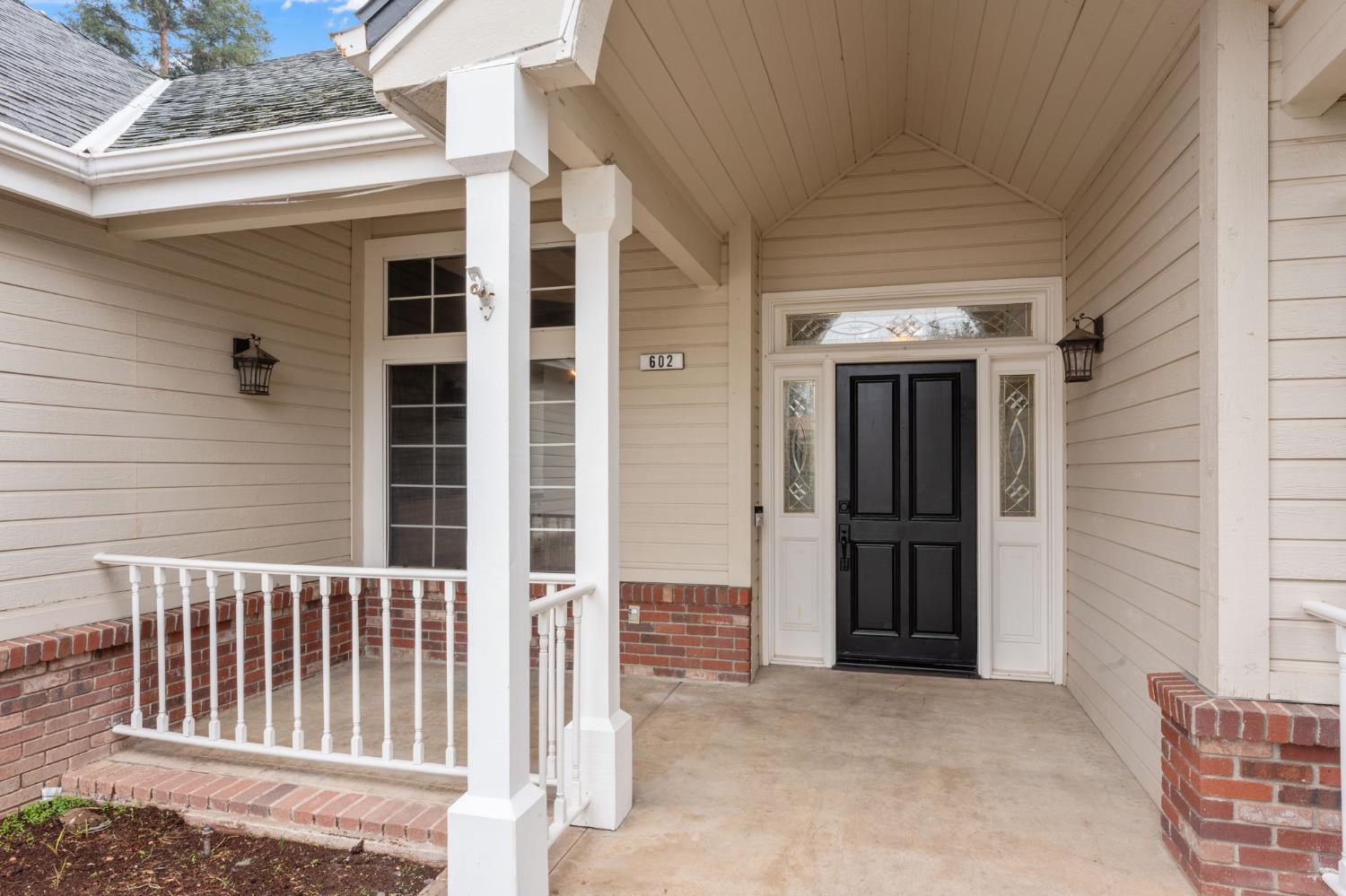 602 Fallbrook Ave, Clovis, CA 93611