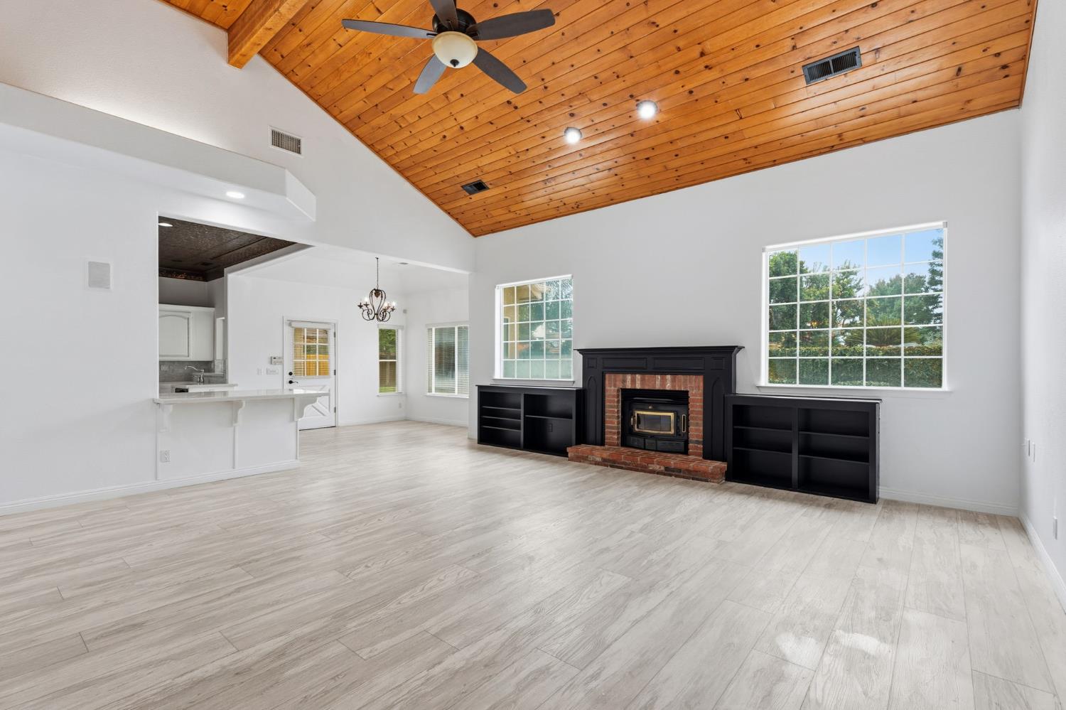 602 Fallbrook Ave, Clovis, CA 93611