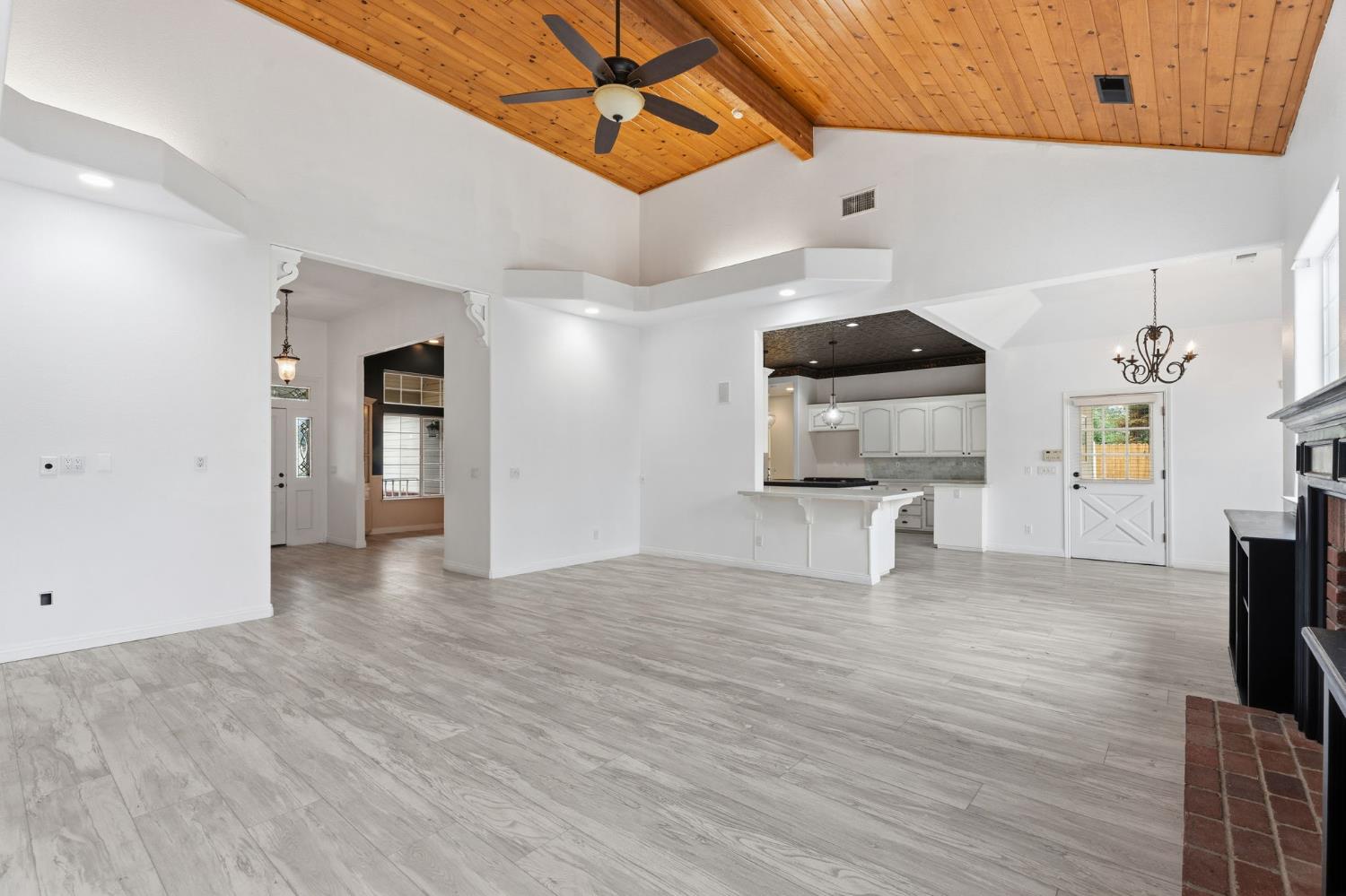 602 Fallbrook Ave, Clovis, CA 93611