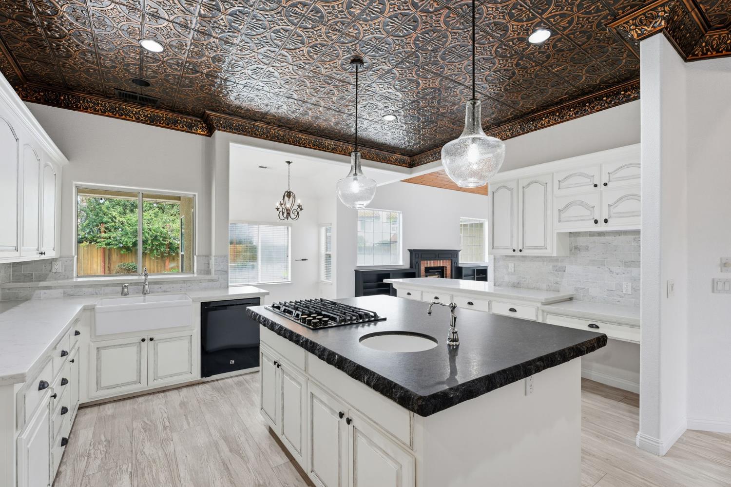 602 Fallbrook Ave, Clovis, CA 93611