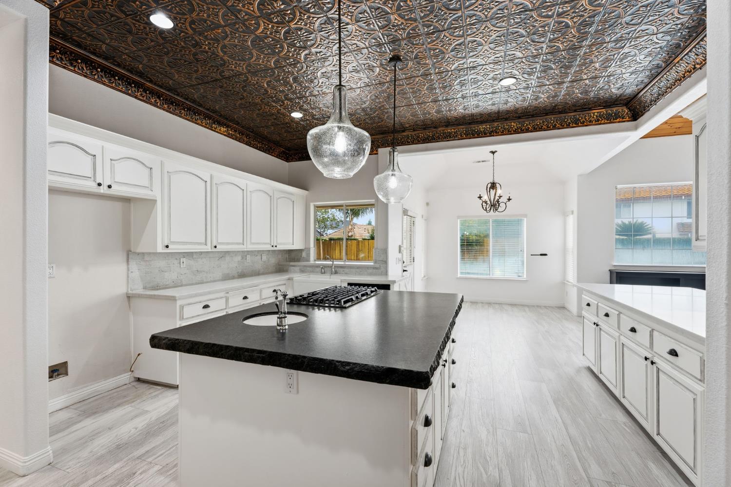 602 Fallbrook Ave, Clovis, CA 93611