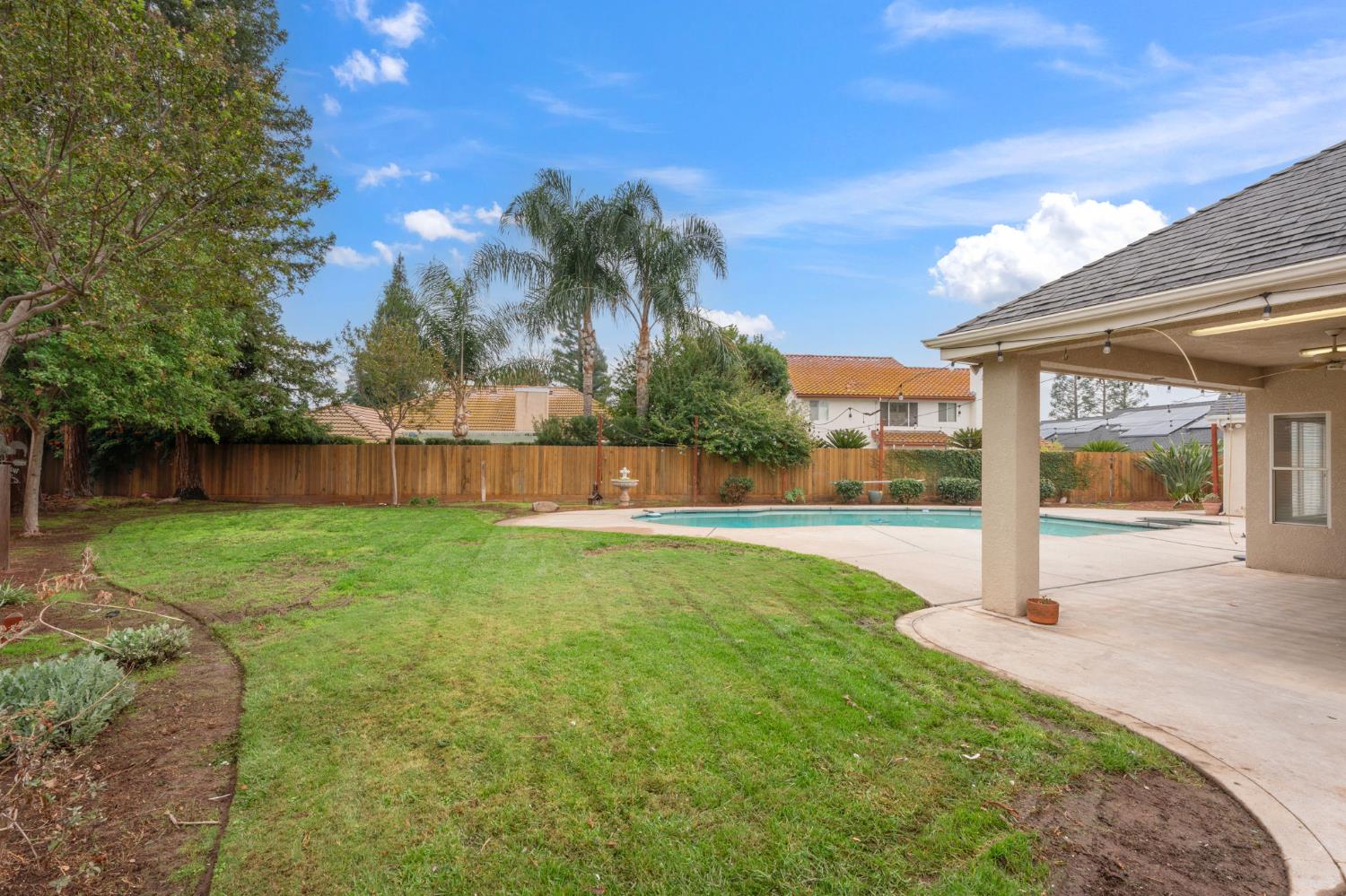 602 Fallbrook Ave, Clovis, CA 93611