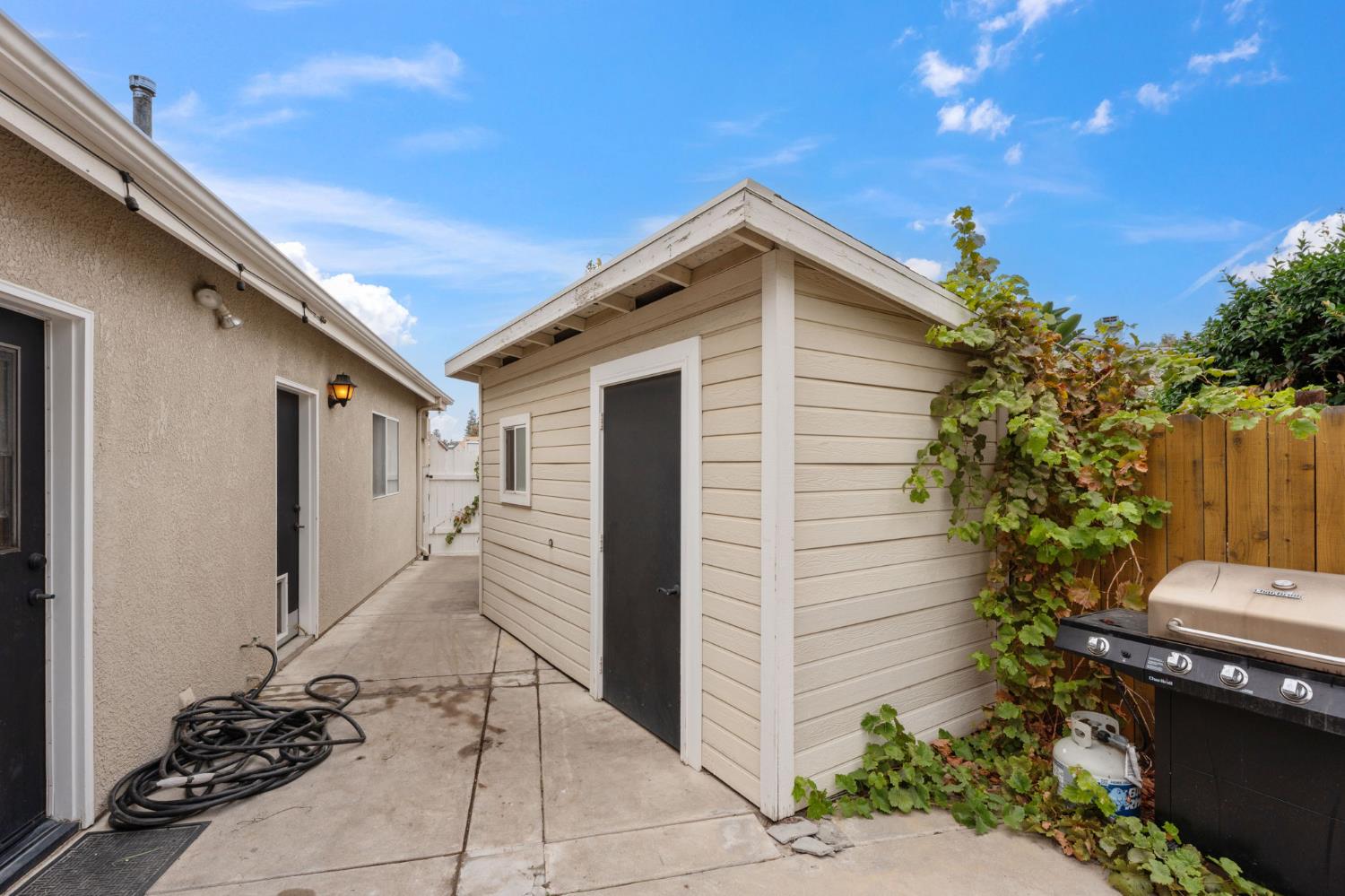 602 Fallbrook Ave, Clovis, CA 93611