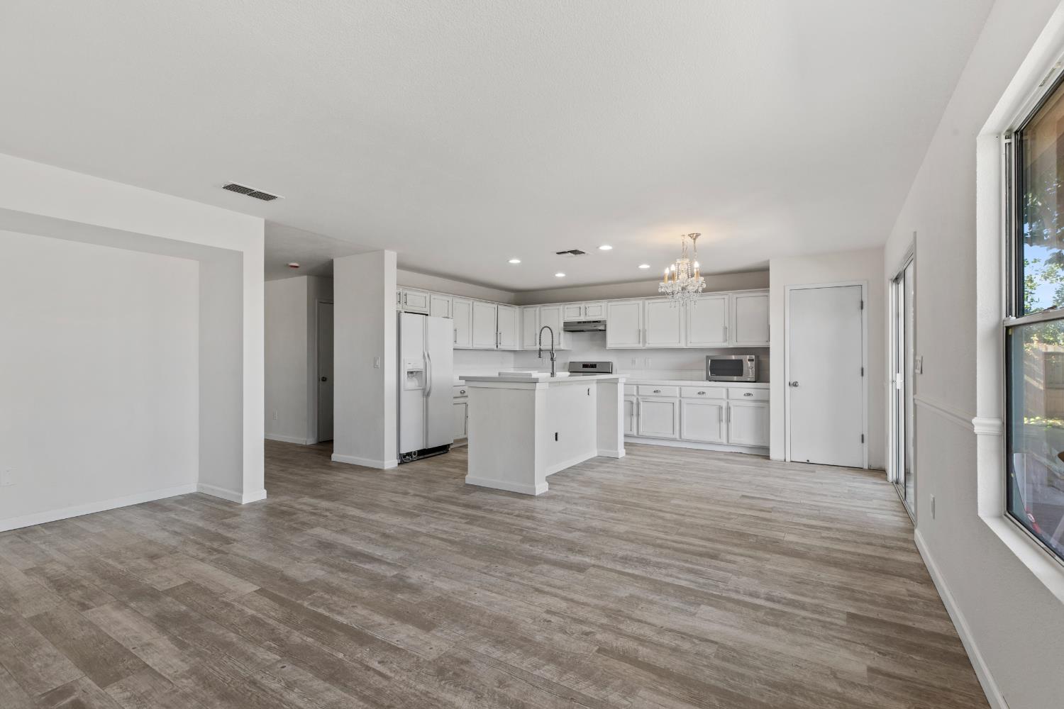 1205 Swan Dr, Patterson, CA 95363