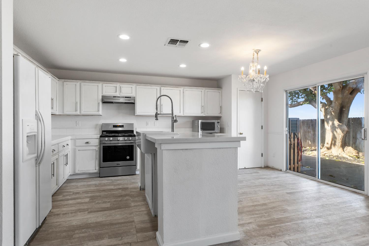 1205 Swan Dr, Patterson, CA 95363