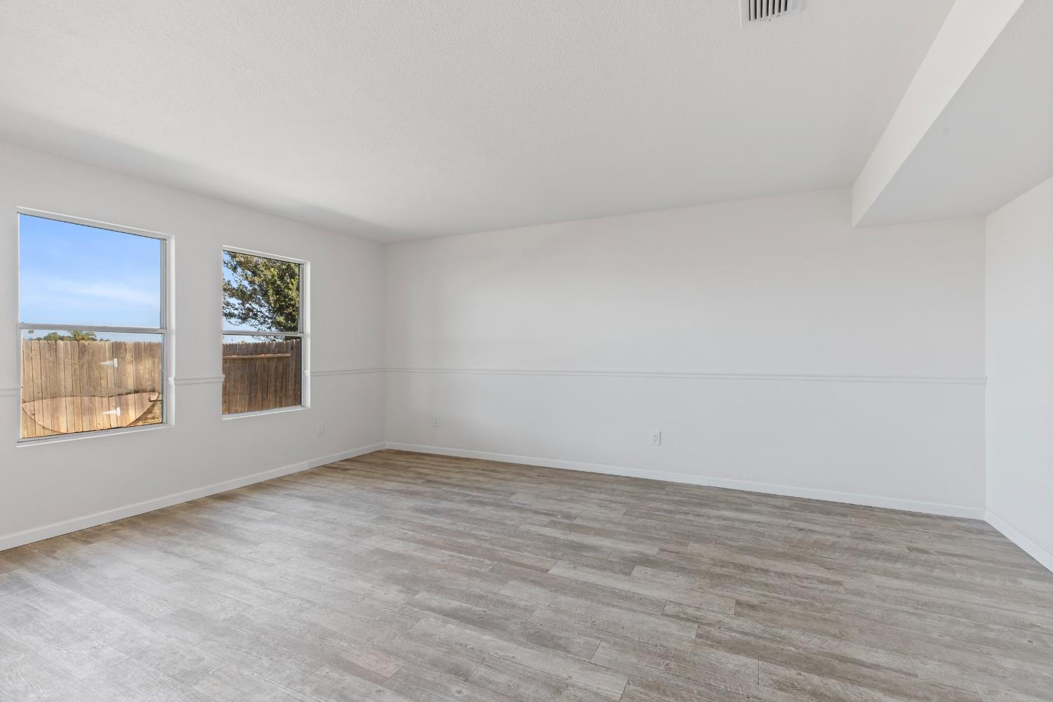 1205 Swan Dr, Patterson, CA 95363