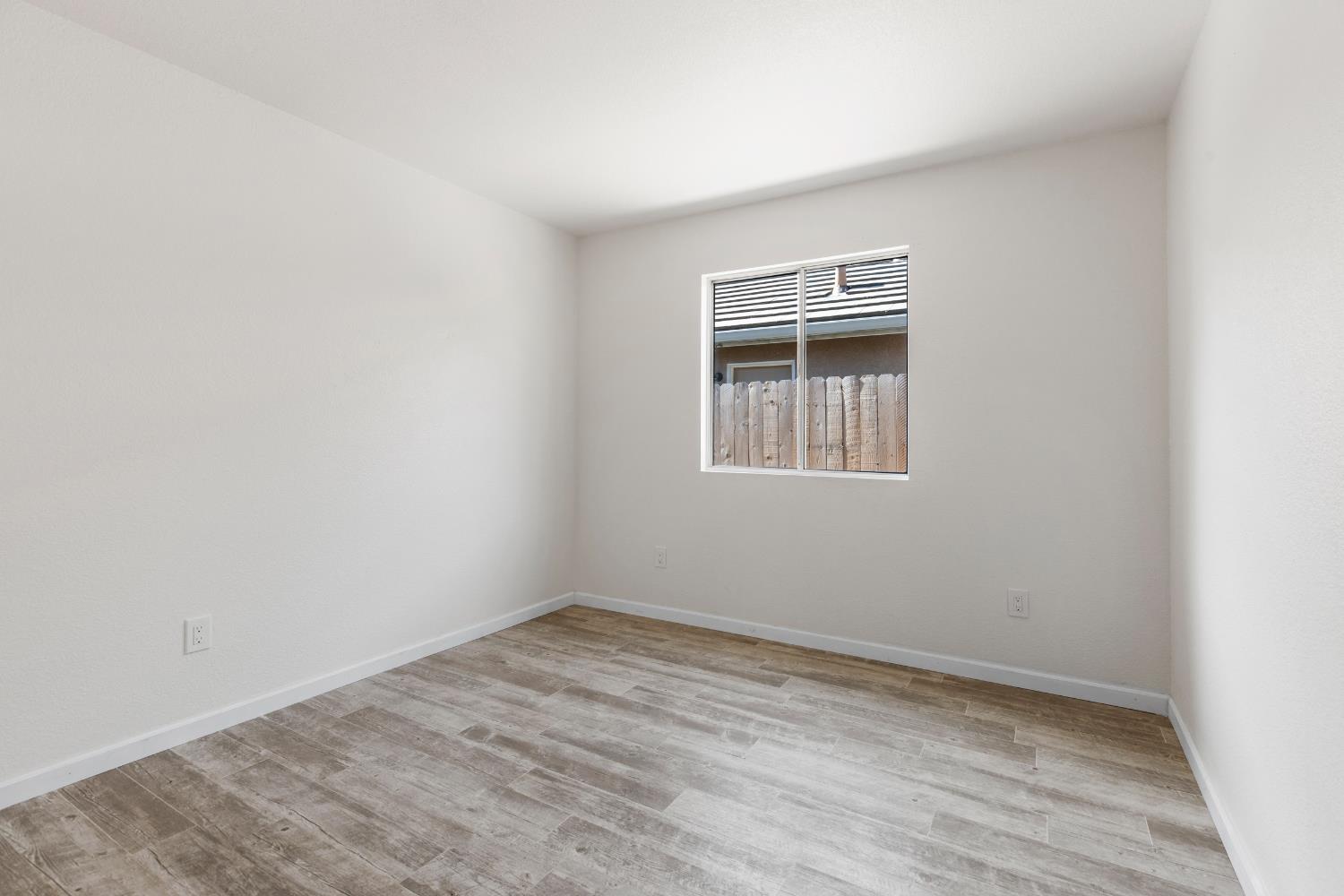 1205 Swan Dr, Patterson, CA 95363