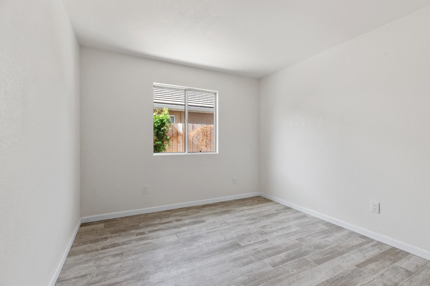 1205 Swan Dr, Patterson, CA 95363