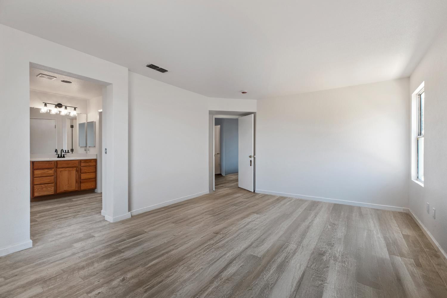 1205 Swan Dr, Patterson, CA 95363