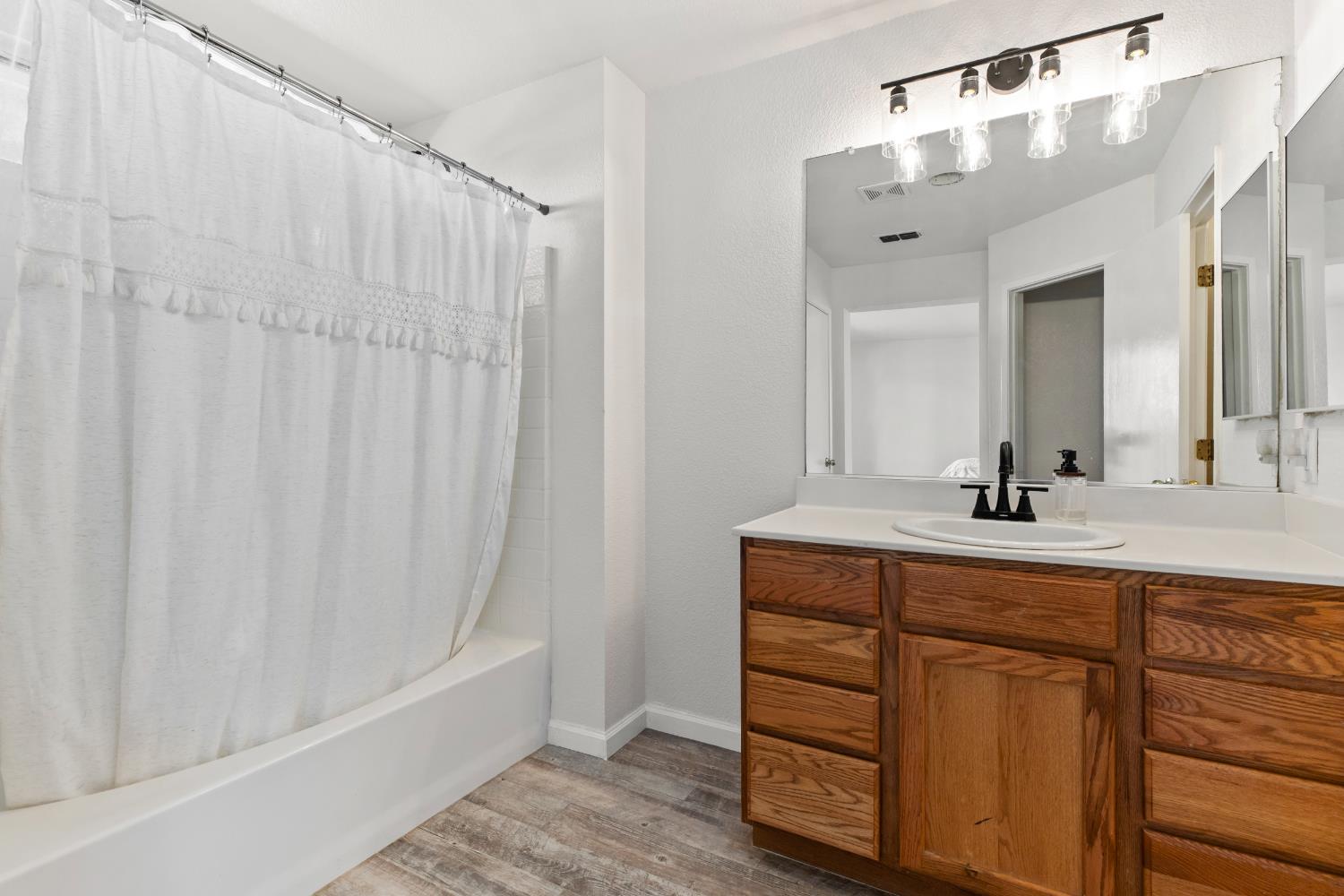 1205 Swan Dr, Patterson, CA 95363