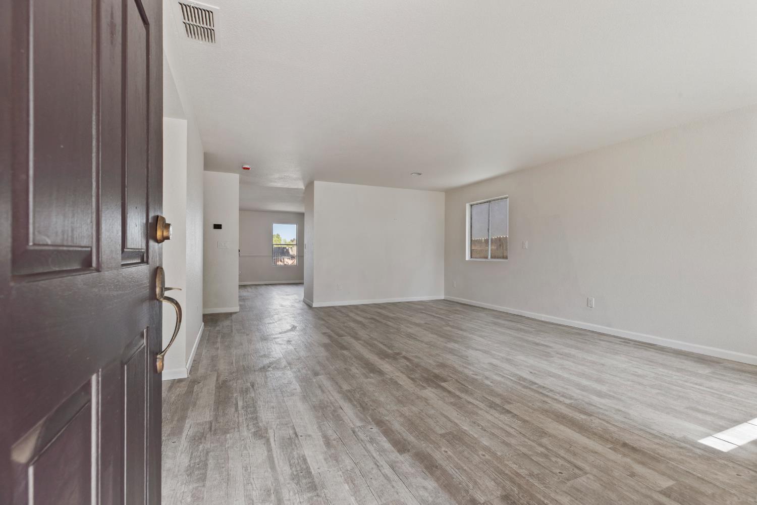 1205 Swan Dr, Patterson, CA 95363