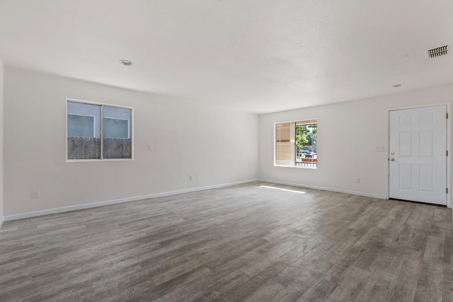 1205 Swan Dr, Patterson, CA 95363