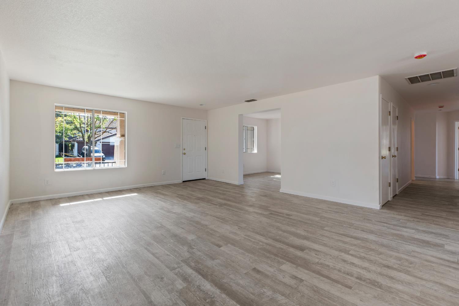 1205 Swan Dr, Patterson, CA 95363