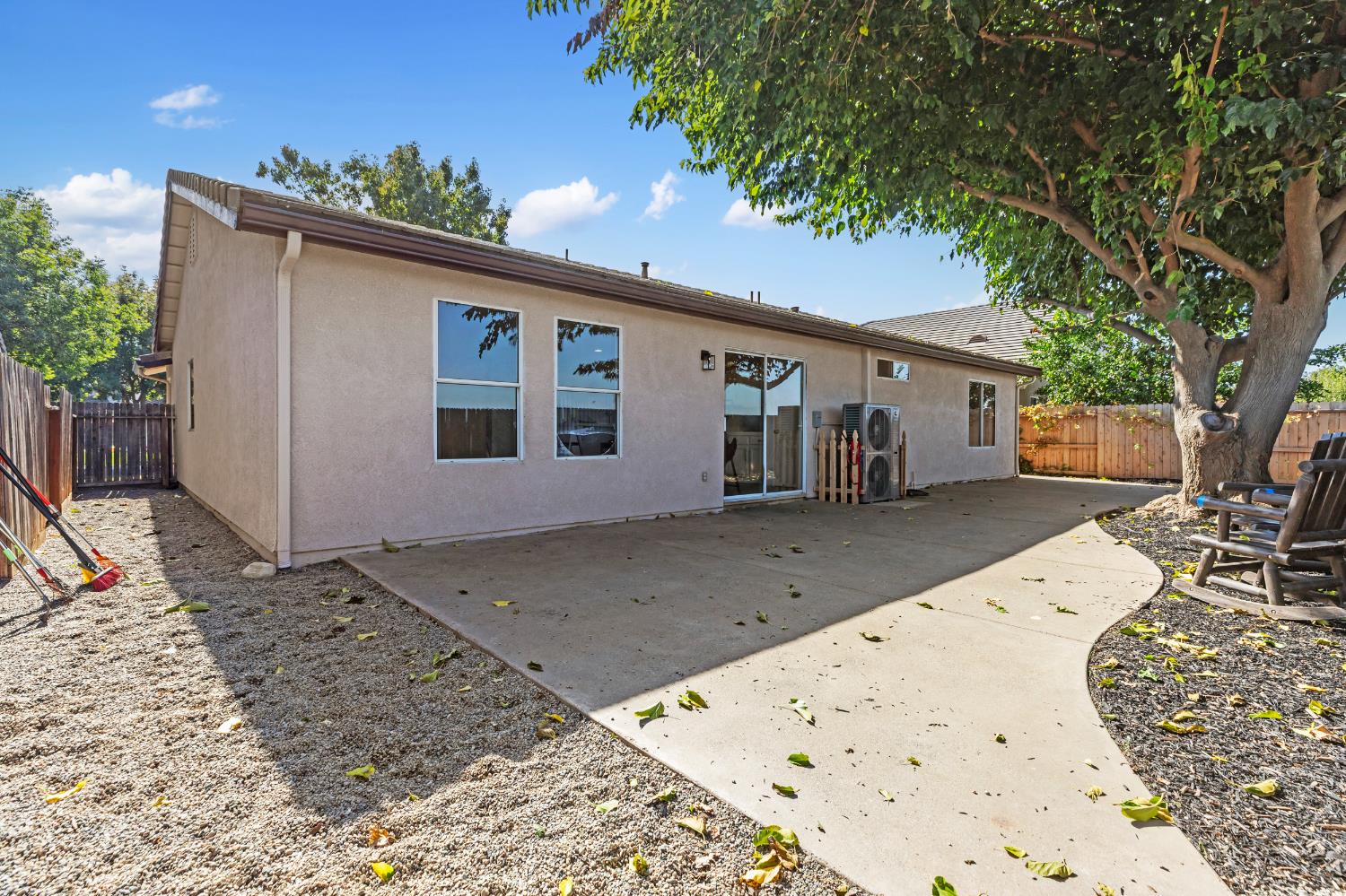 1205 Swan Dr, Patterson, CA 95363