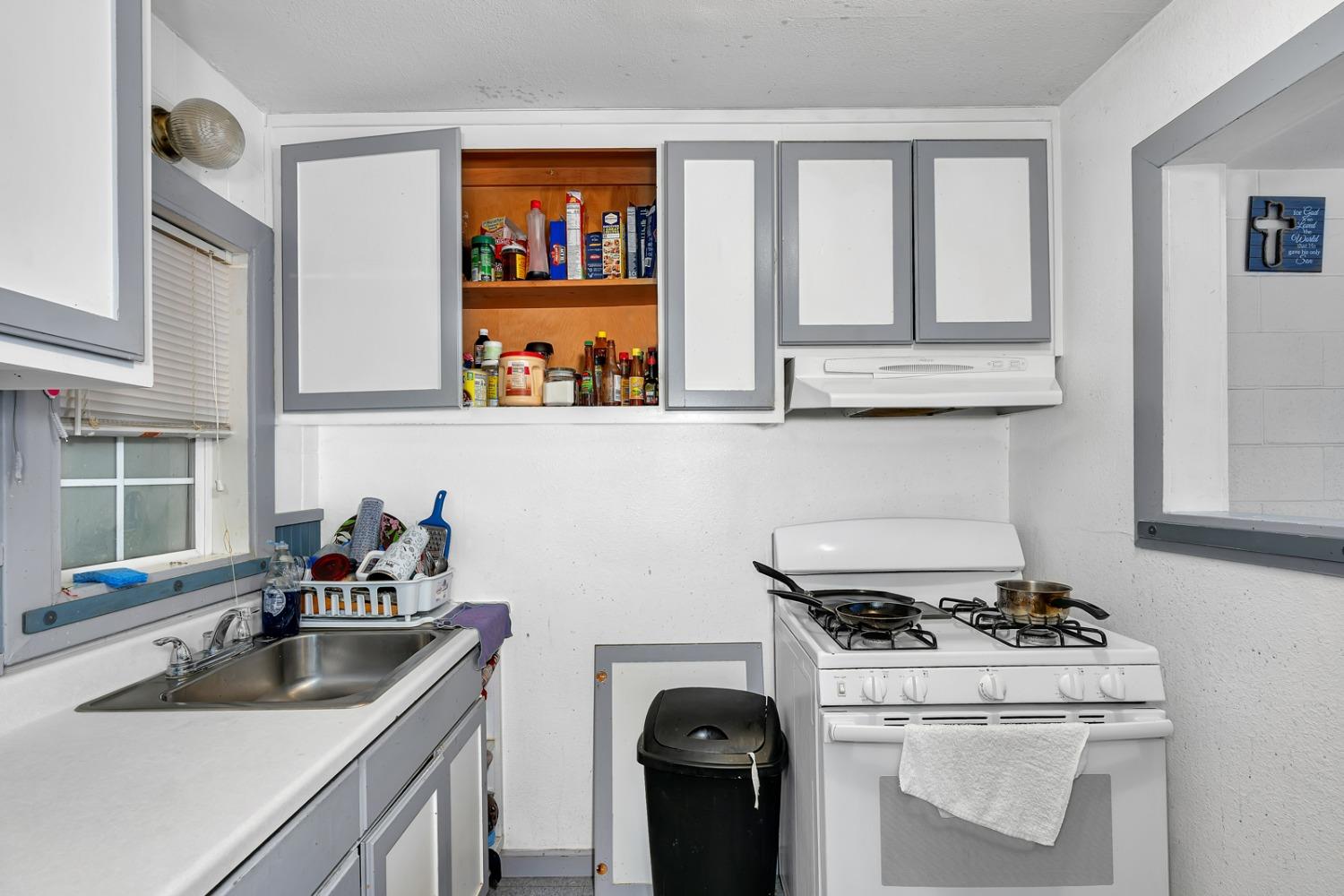 1109 1111 Center Ave, Dos Palos, CA 93620