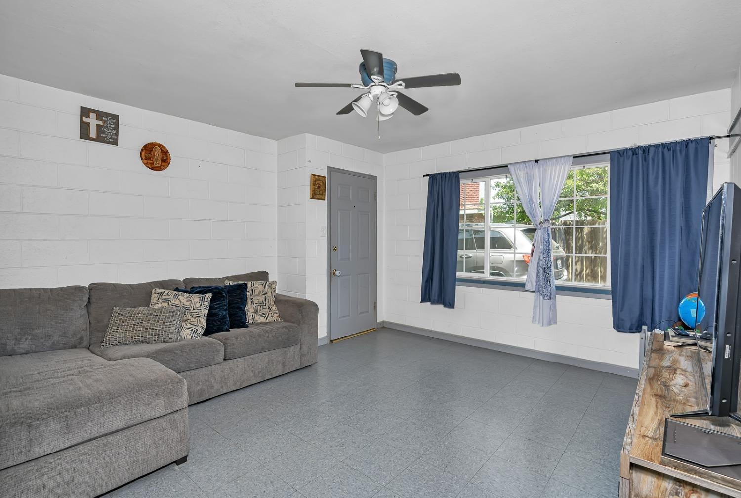 1109 1111 Center Ave, Dos Palos, CA 93620