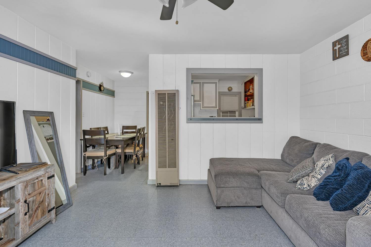 1109 1111 Center Ave, Dos Palos, CA 93620