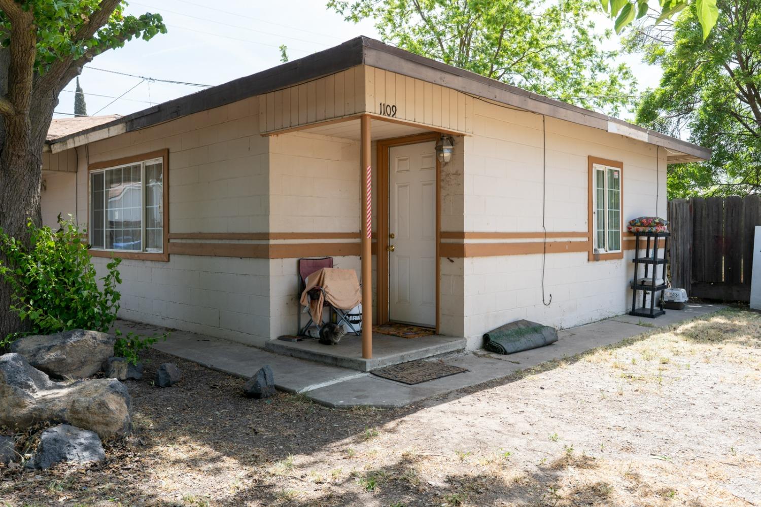 1109 1111 Center Ave, Dos Palos, CA 93620