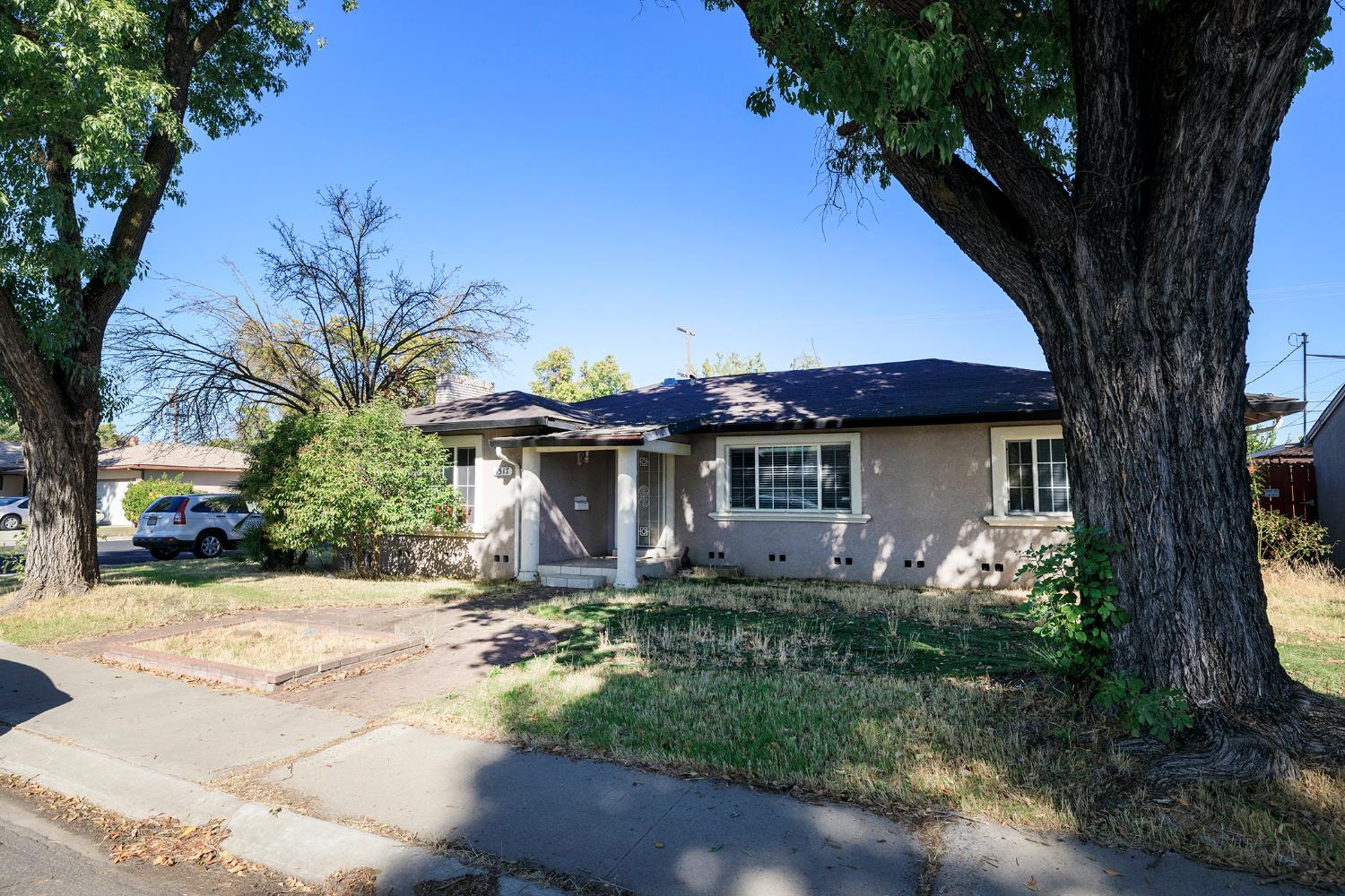 1317 Oakwood Dr, Modesto, CA 95350