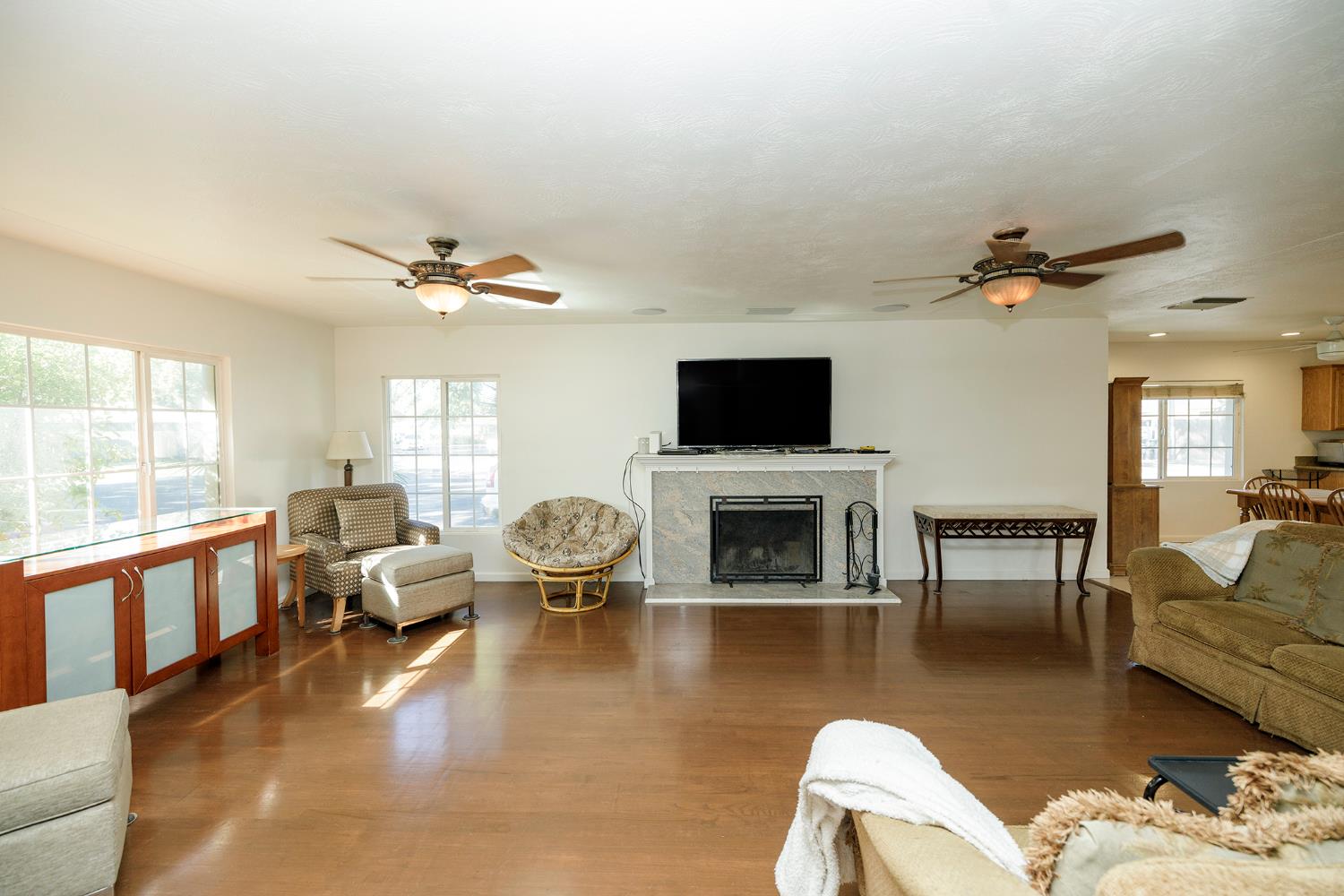 1317 Oakwood Dr, Modesto, CA 95350