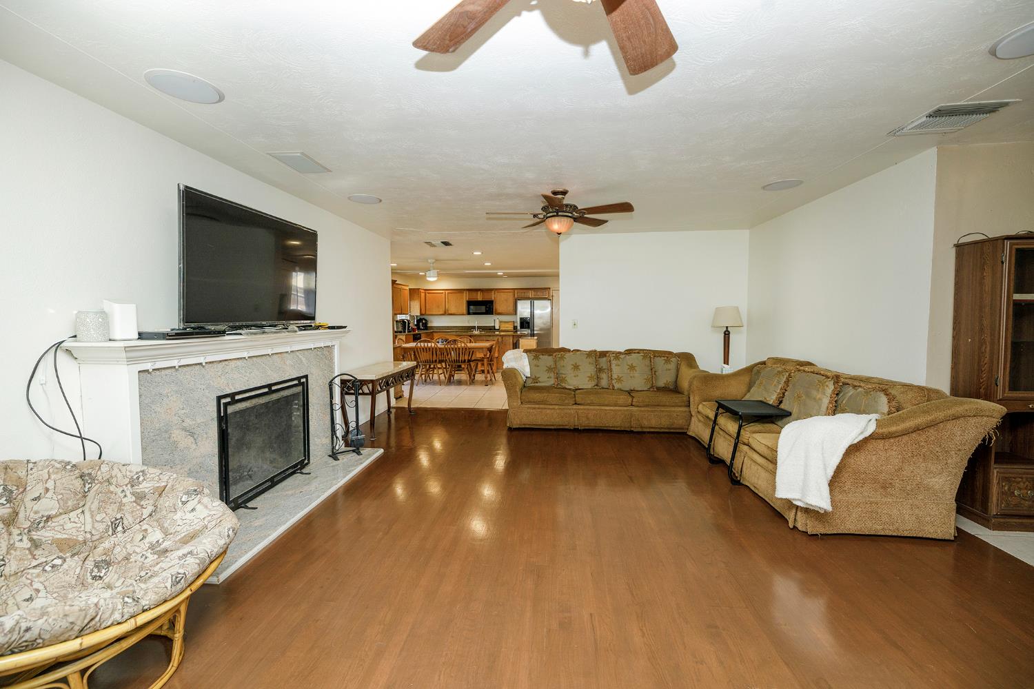 1317 Oakwood Dr, Modesto, CA 95350