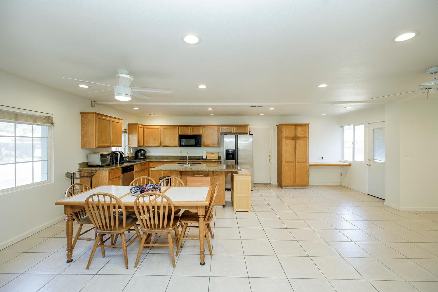 1317 Oakwood Dr, Modesto, CA 95350