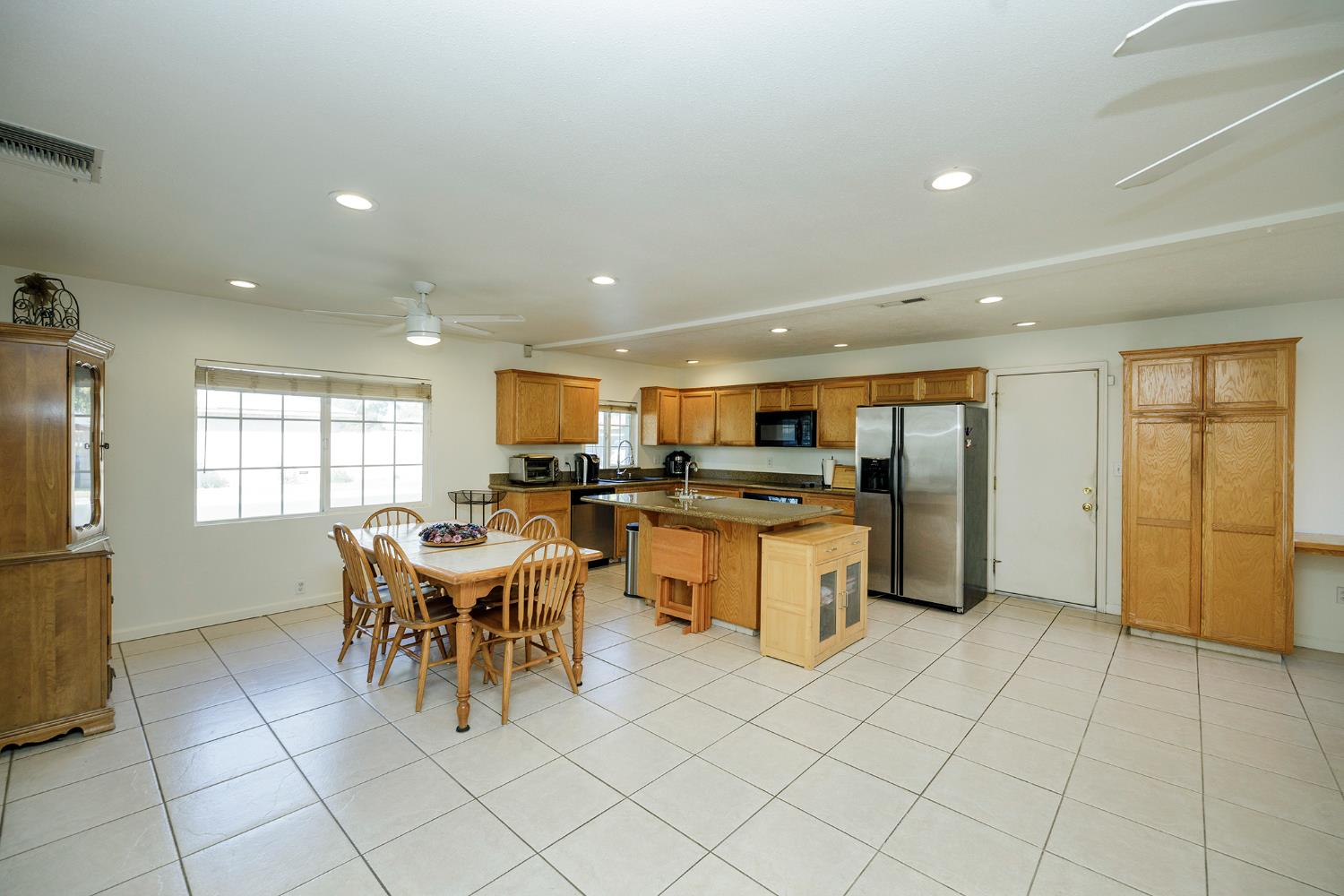 1317 Oakwood Dr, Modesto, CA 95350