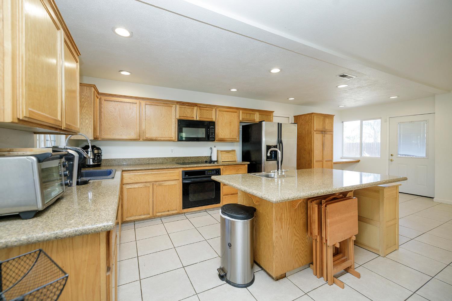 1317 Oakwood Dr, Modesto, CA 95350