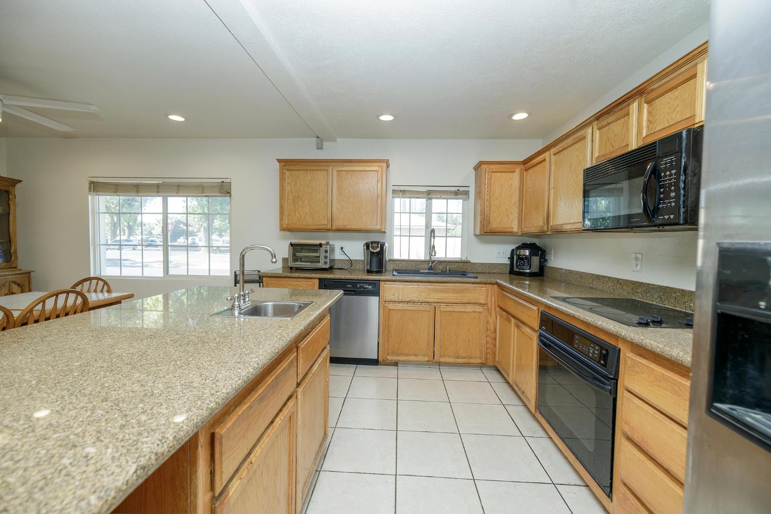 1317 Oakwood Dr, Modesto, CA 95350