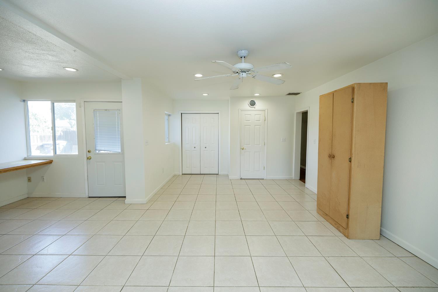 1317 Oakwood Dr, Modesto, CA 95350