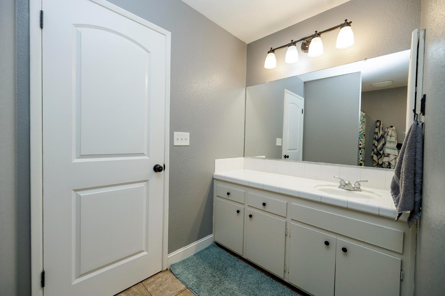 3012 Guinevere Ln, Modesto, CA 95350