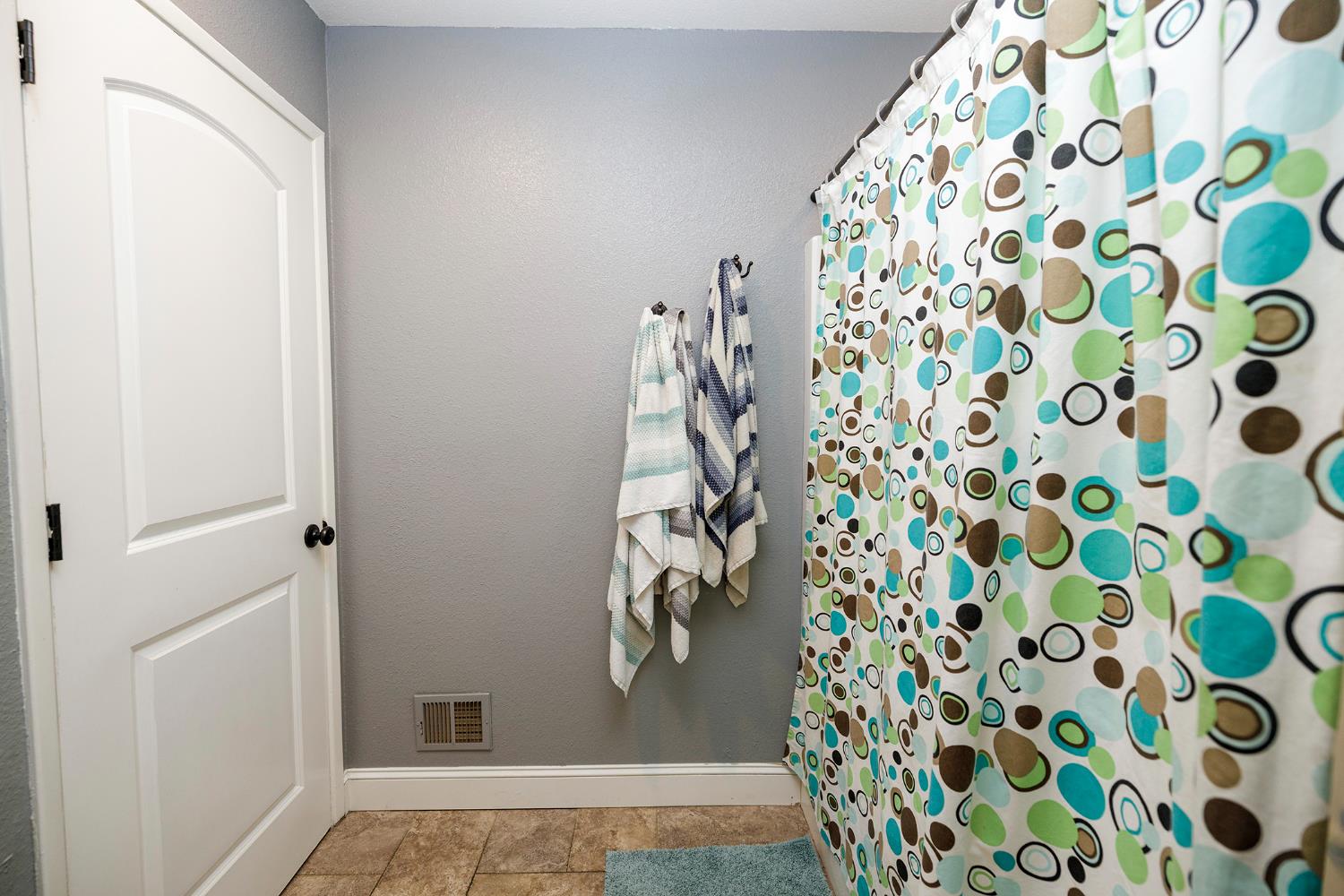 3012 Guinevere Ln, Modesto, CA 95350