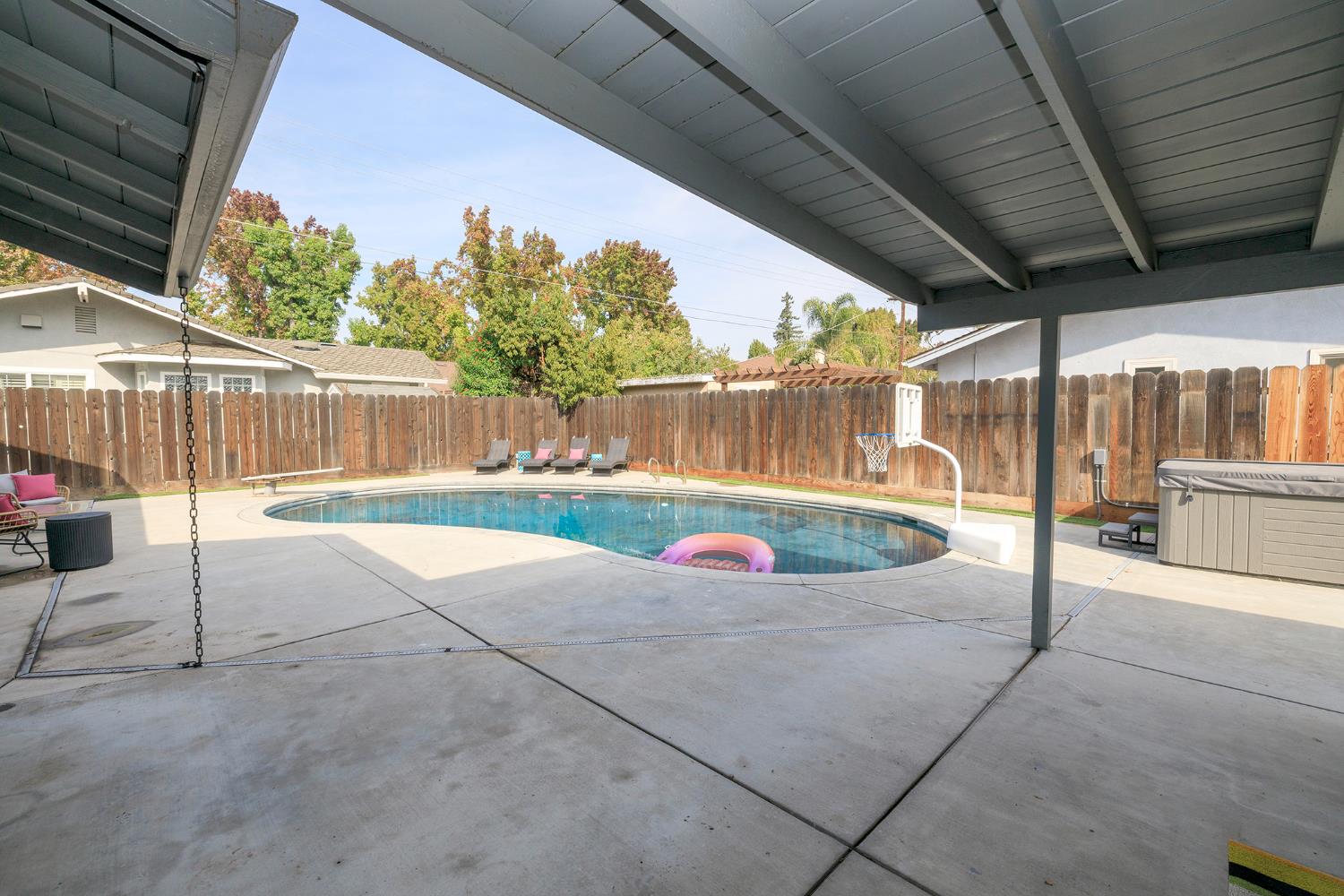 3012 Guinevere Ln, Modesto, CA 95350