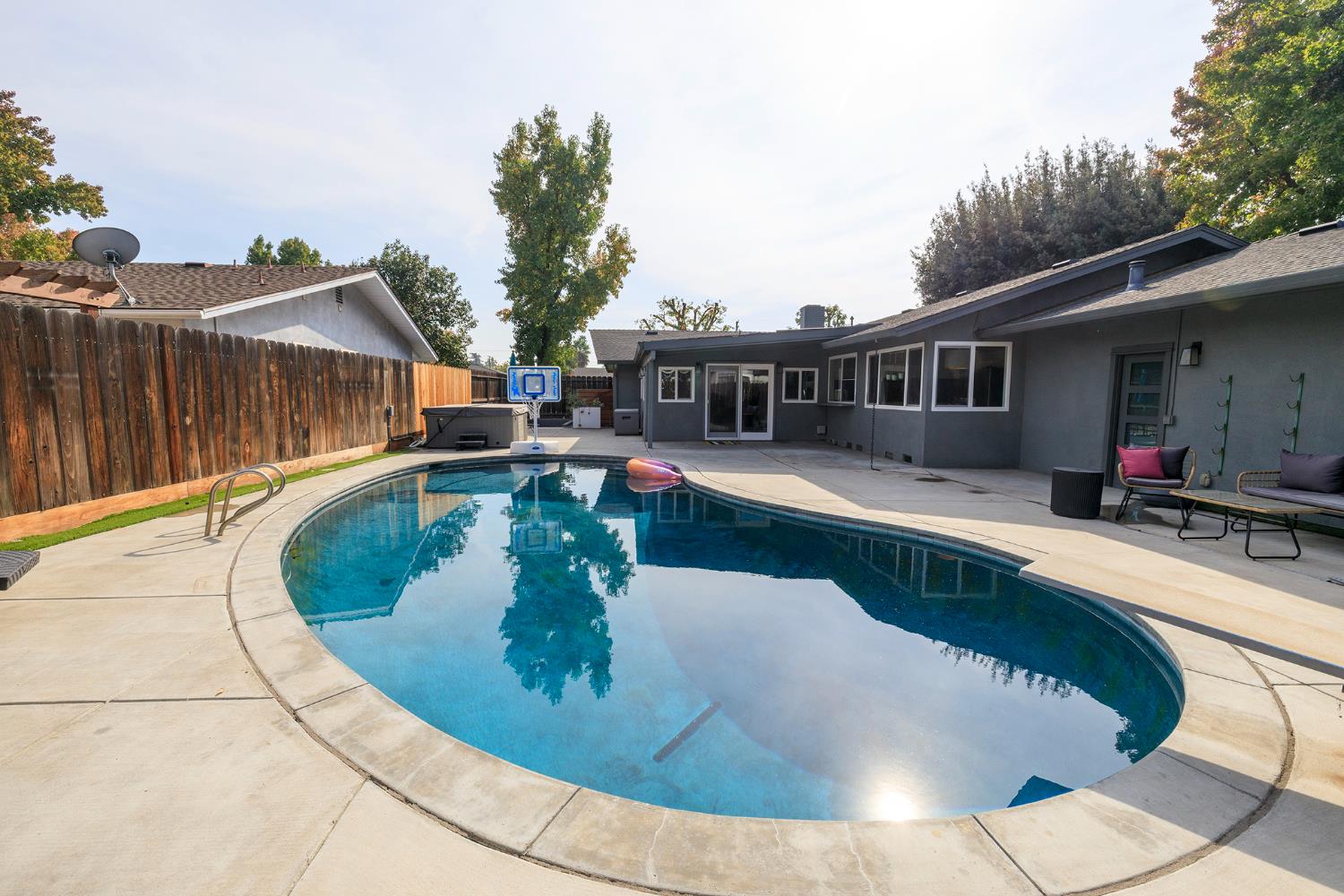 3012 Guinevere Ln, Modesto, CA 95350