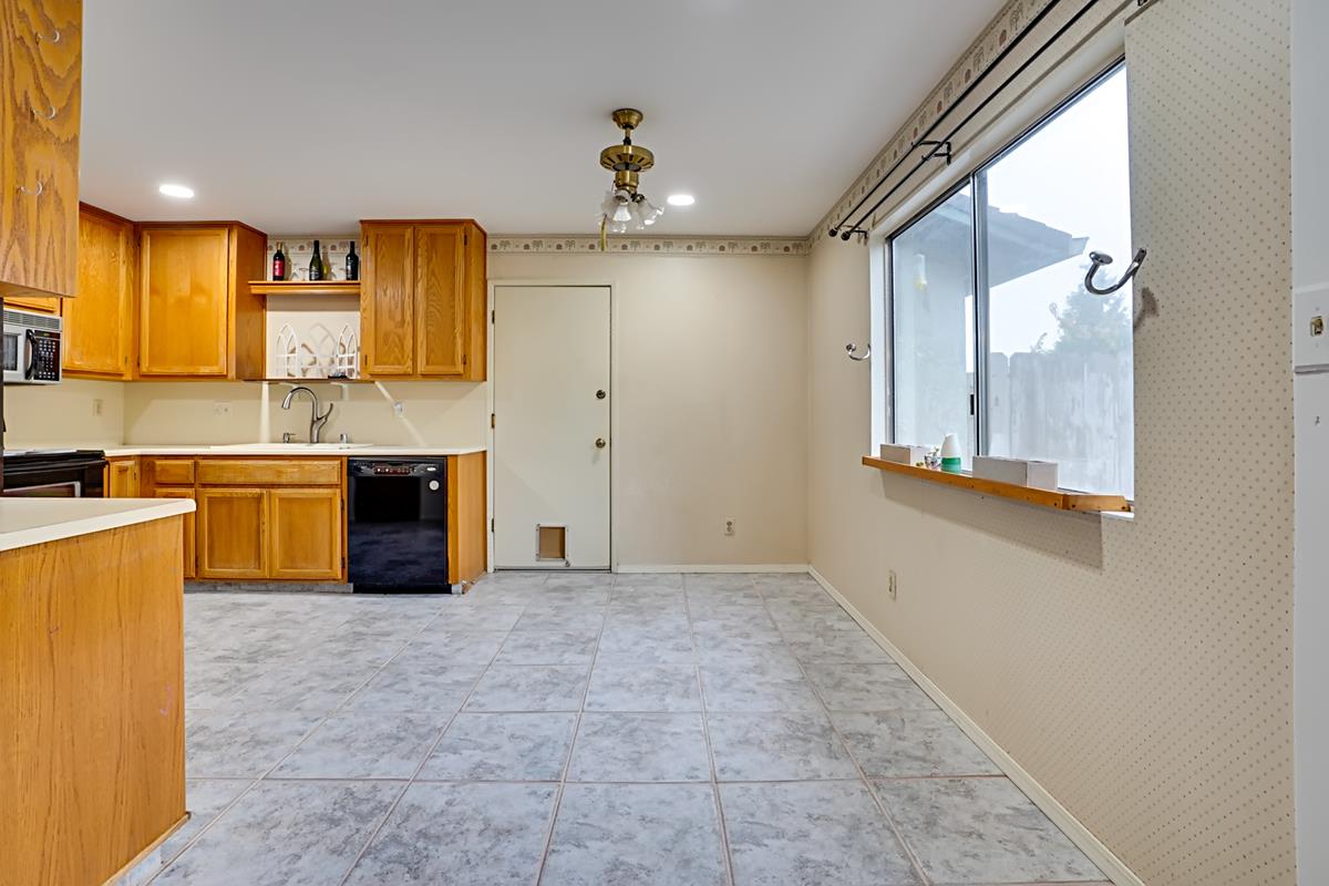 786 Canterbury Way, Manteca, CA 95336