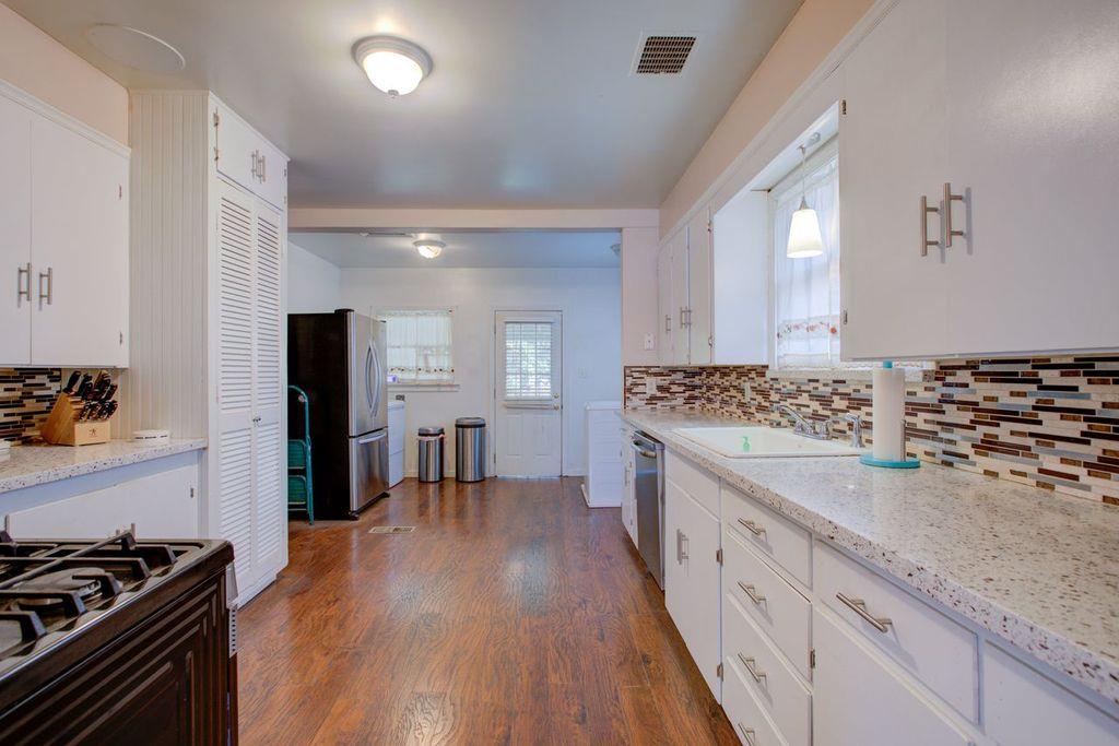 651 E 21st St, Merced, CA 95340