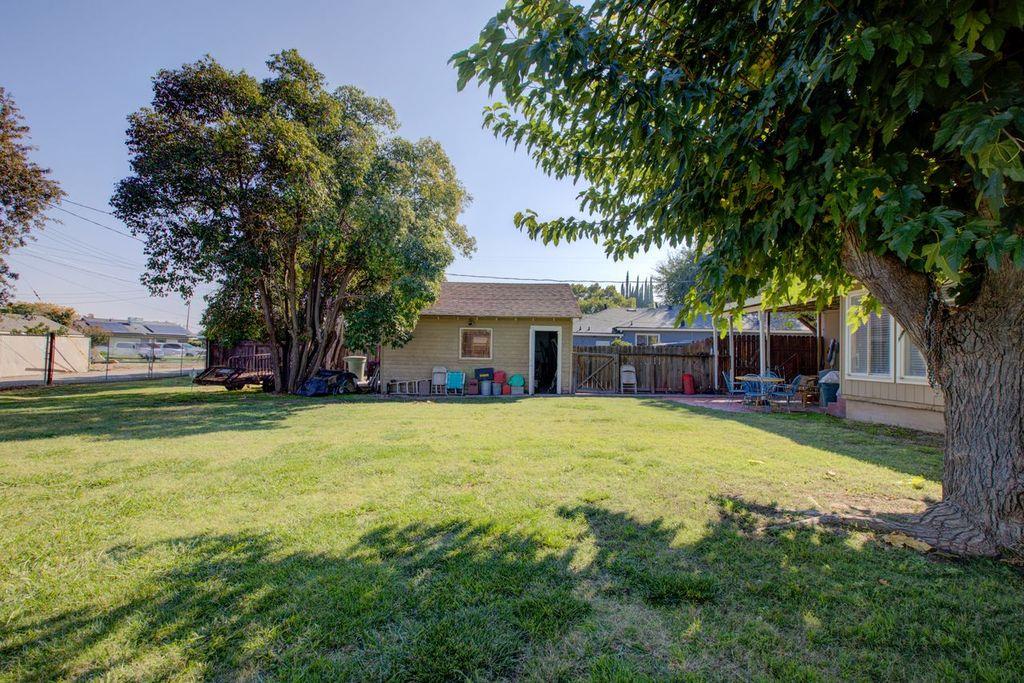 651 E 21st St, Merced, CA 95340