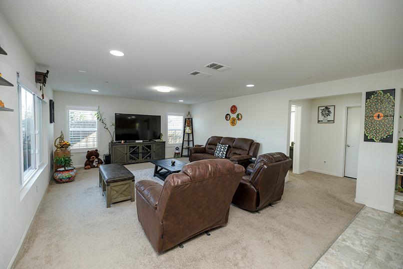 1435 W Woodward Ave, Manteca, CA 95337