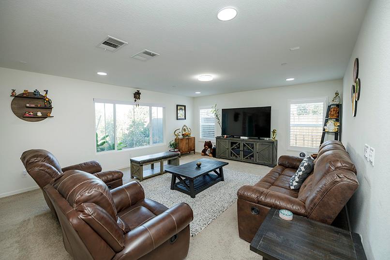 1435 W Woodward Ave, Manteca, CA 95337